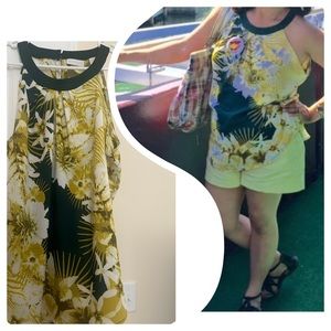 Sleeveless round neck printed blouse